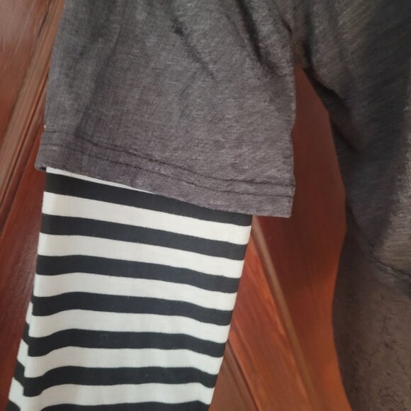 Romwe Womens Layered Look Striped Sleeve Gray Daisy Embroidery T-Shirt Size L - Picture 3 of 4